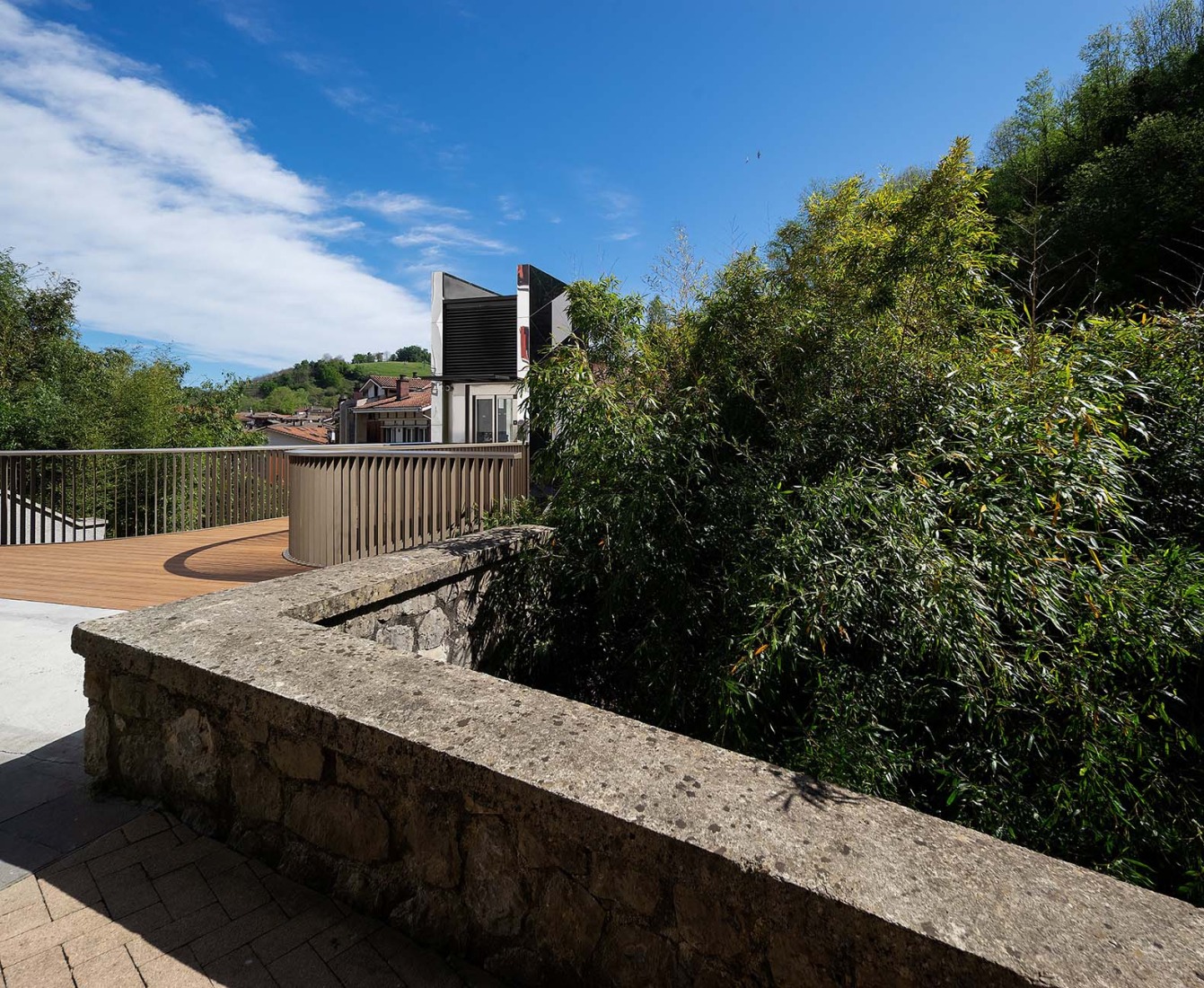 Elevator over a stream by Barru Arkitektura. Photograph by Jorge Allende.