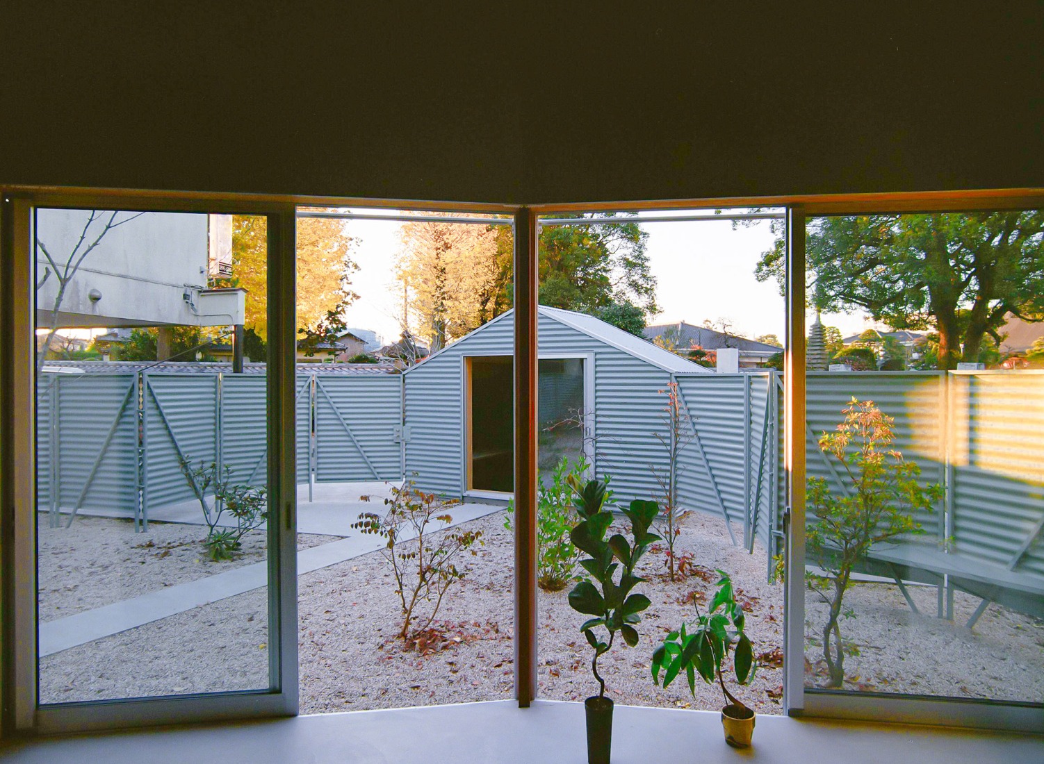 House by the temple by Kuma&Elsa. Photograph by Shohei Kuma.