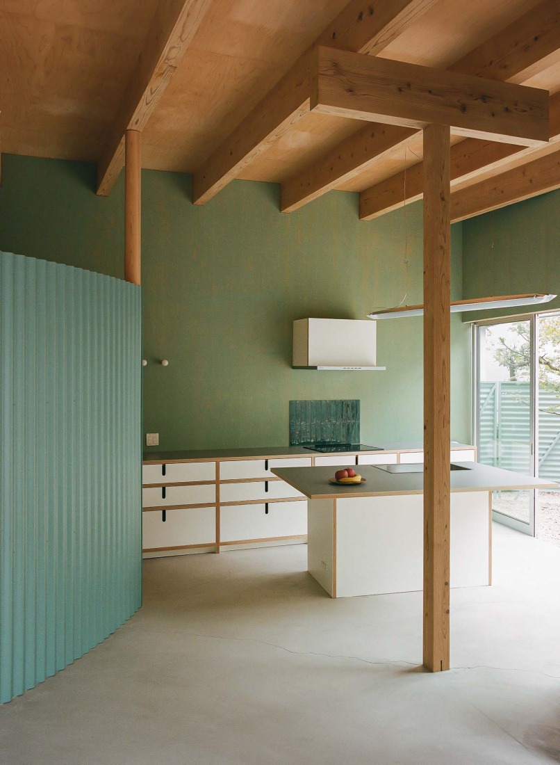 House by the temple by Kuma&Elsa. Photograph by Shohei Kuma.
