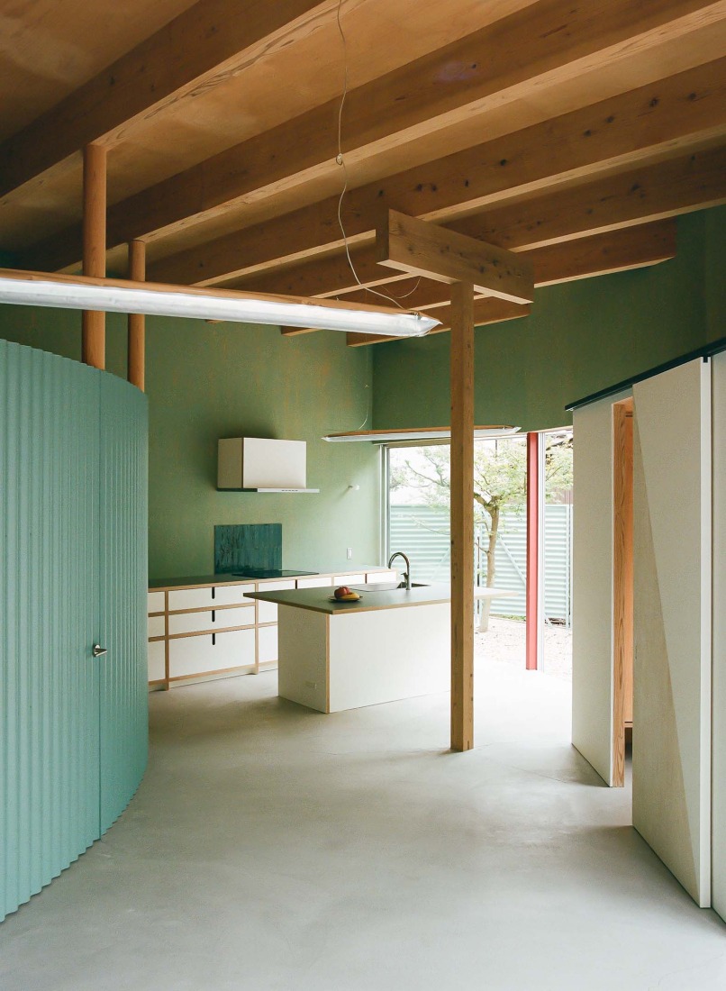 House by the temple by Kuma&Elsa. Photograph by Shohei Kuma.