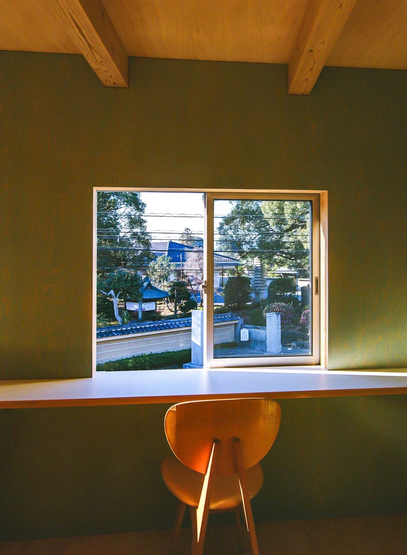 House by the temple by Kuma&Elsa. Photograph by Shohei Kuma.