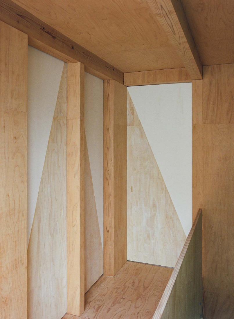 House by the temple by Kuma&Elsa. Photograph by Shohei Kuma.