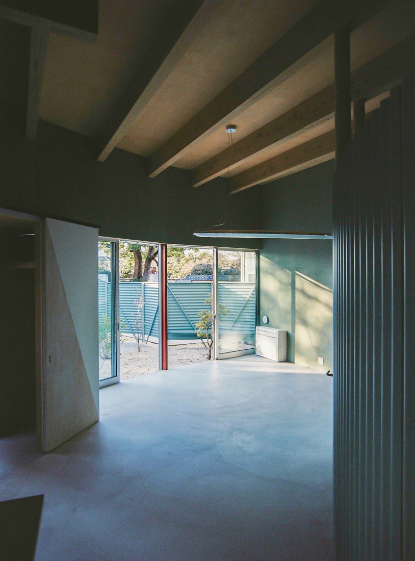House by the temple by Kuma&Elsa. Photograph by Shohei Kuma.