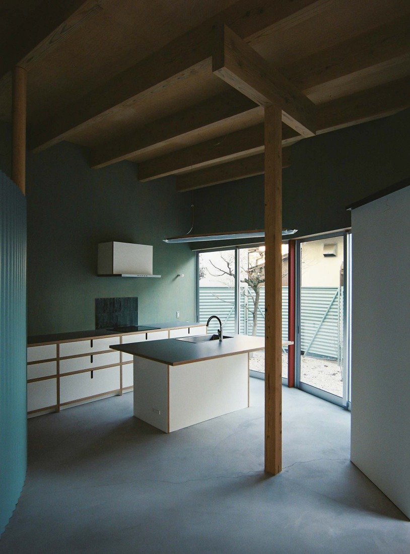 House by the temple by Kuma&Elsa. Photograph by Shohei Kuma.