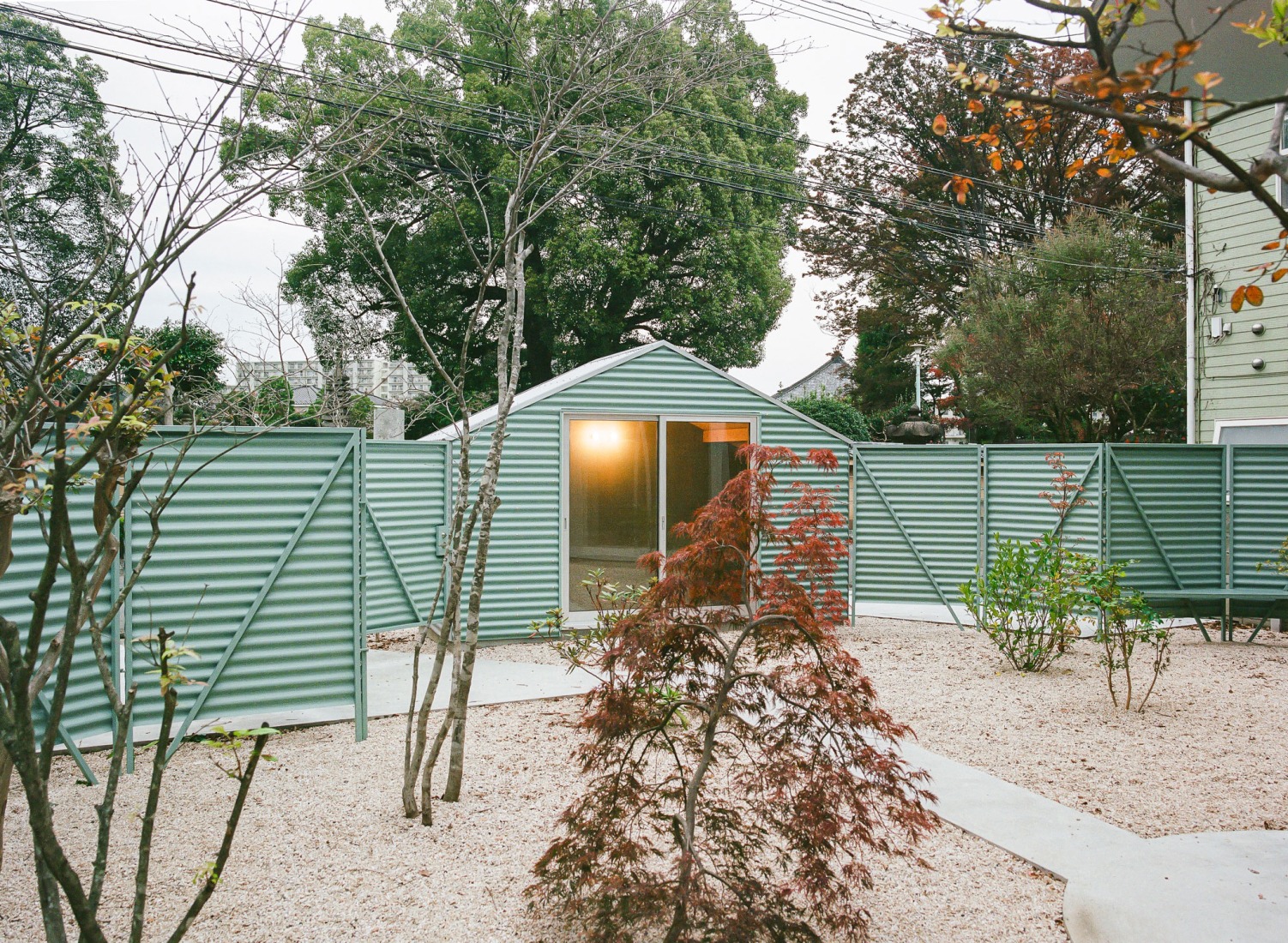 House by the temple by Kuma&Elsa. Photograph by Shohei Kuma.