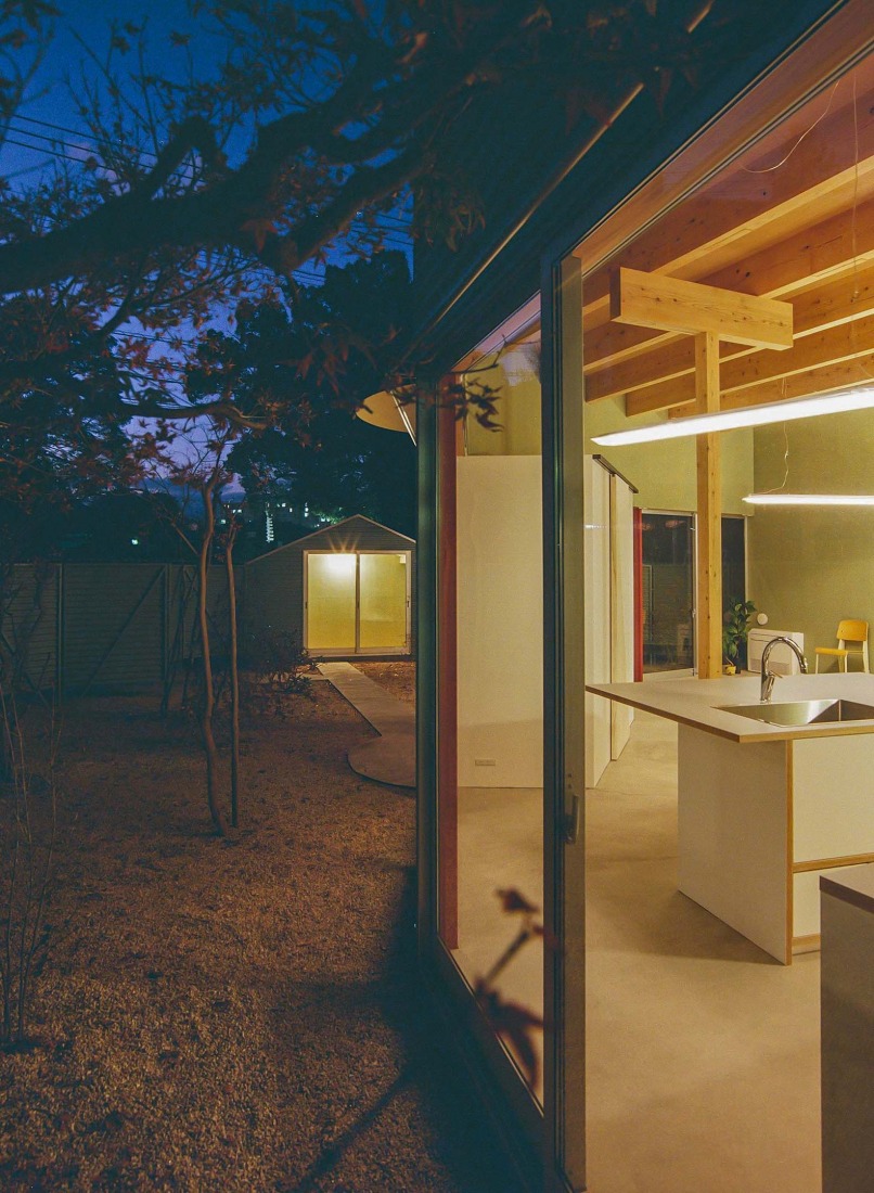 House by the temple by Kuma&Elsa. Photograph by Shohei Kuma.