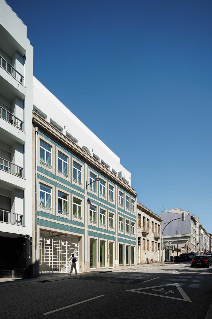 Apartamentos Vila Catarina por Masslab. Fotografía por Ivo Tavares Studio.