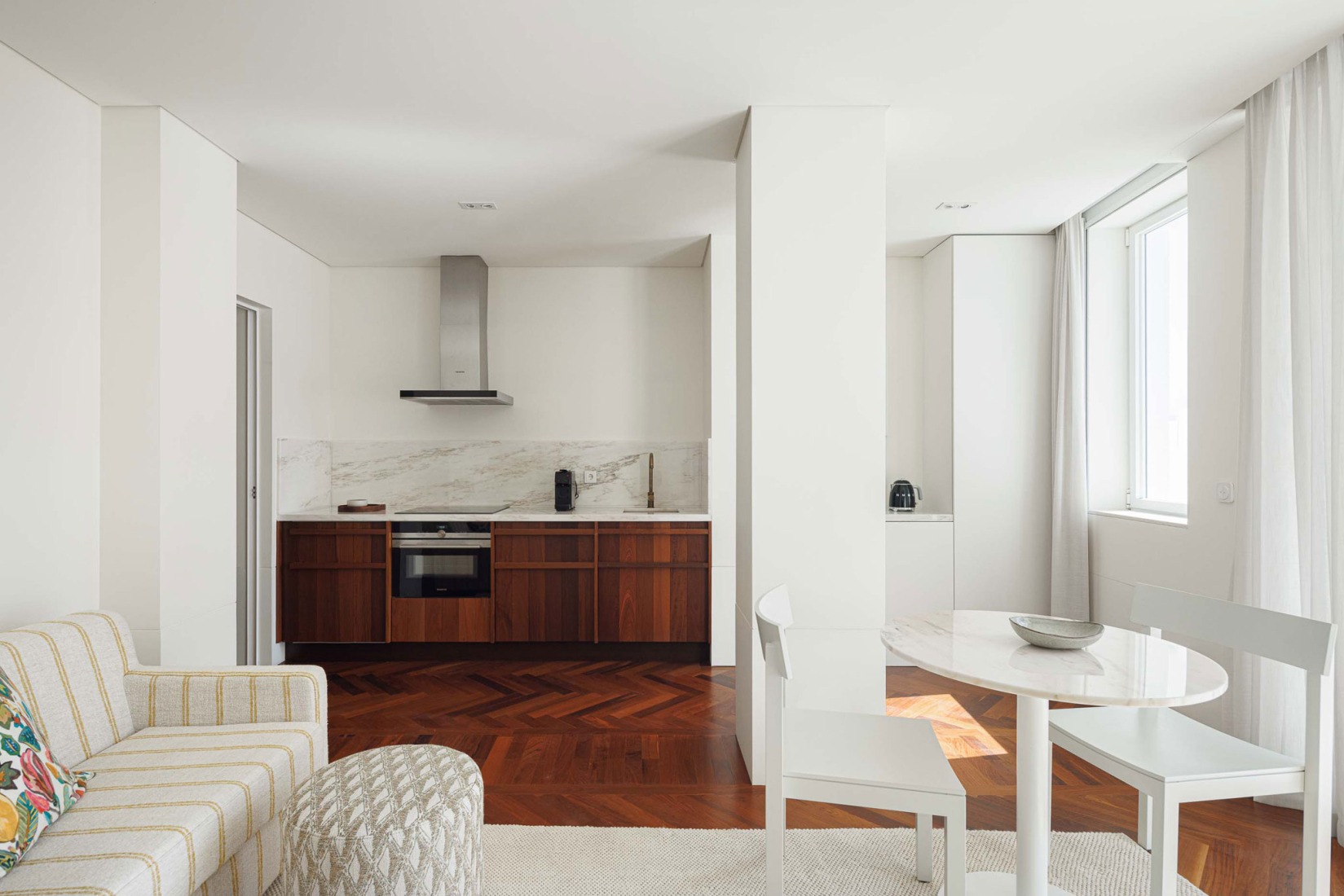 Apartamentos Vila Catarina por Masslab. Fotografía por Ivo Tavares Studio.