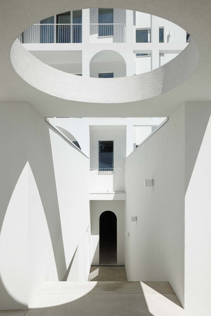 Apartamentos Vila Catarina por Masslab. Fotografía por Ivo Tavares Studio.