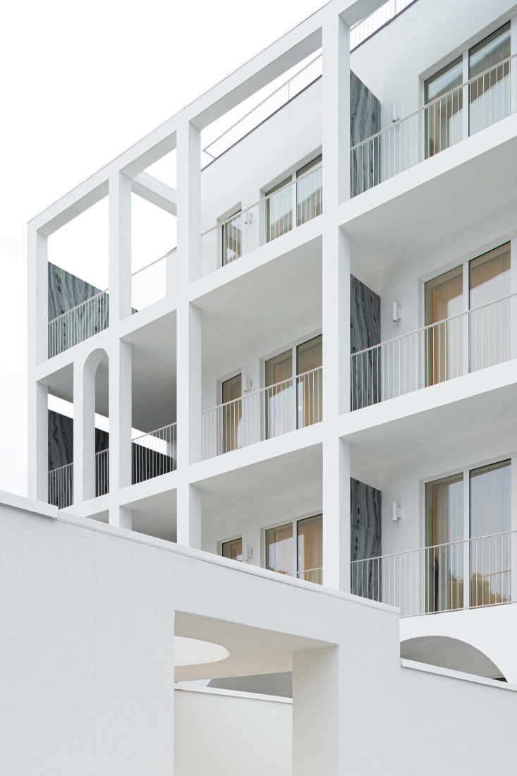 Apartamentos Vila Catarina por Masslab. Fotografía por Ivo Tavares Studio.