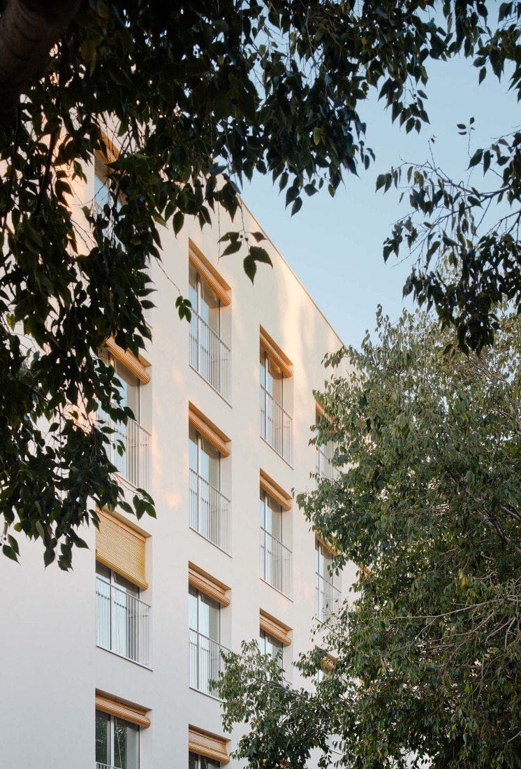 22 social housing units along AV62 and Calderón-Folch. Photograph by J. Hevia.