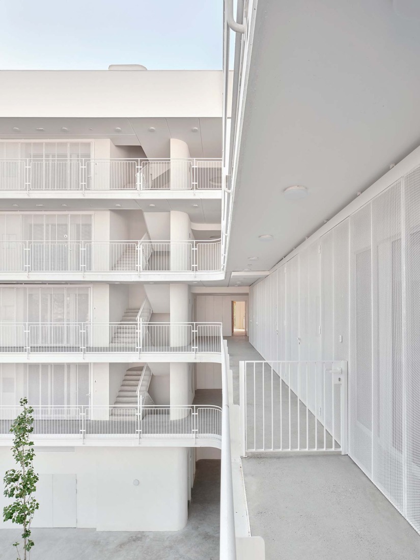 22 social housing units along AV62 and Calderón-Folch. Photograph by J. Hevia.