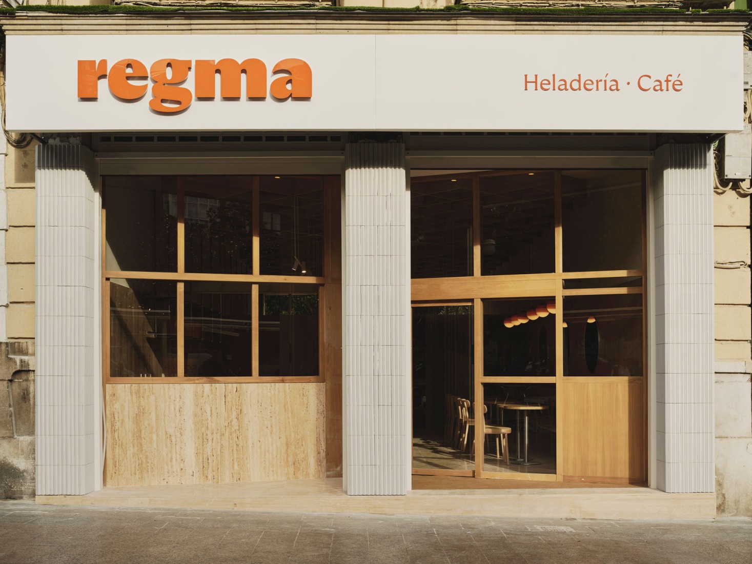 Regma Ice Cream Parlour by Zooco Estudio. Photograph by David Zarzoso.