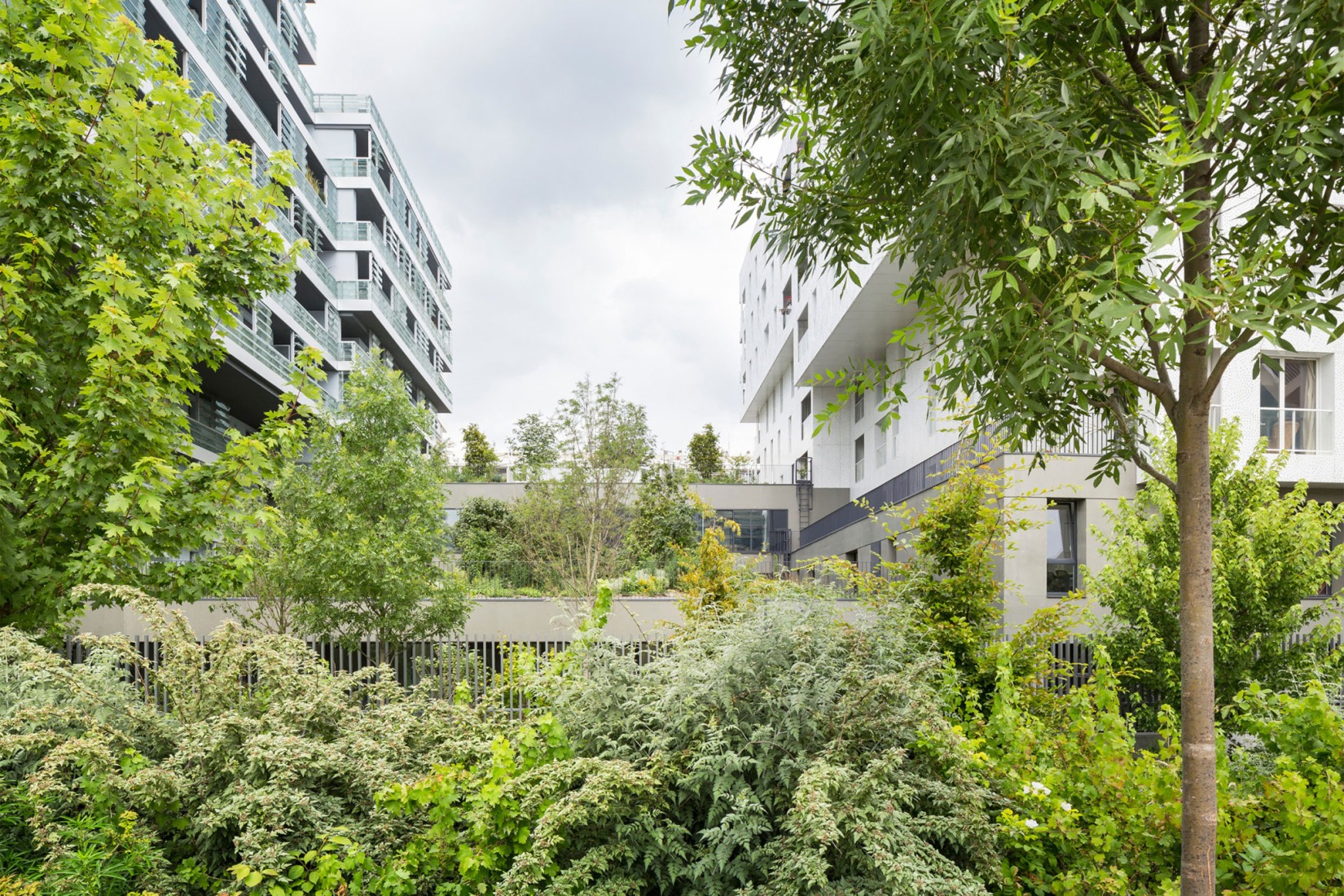 145 Housing Units by Gausa Raveau Actarquitectura + Avenier Cornejo Architectes. Photograph by Sergio Grazia.