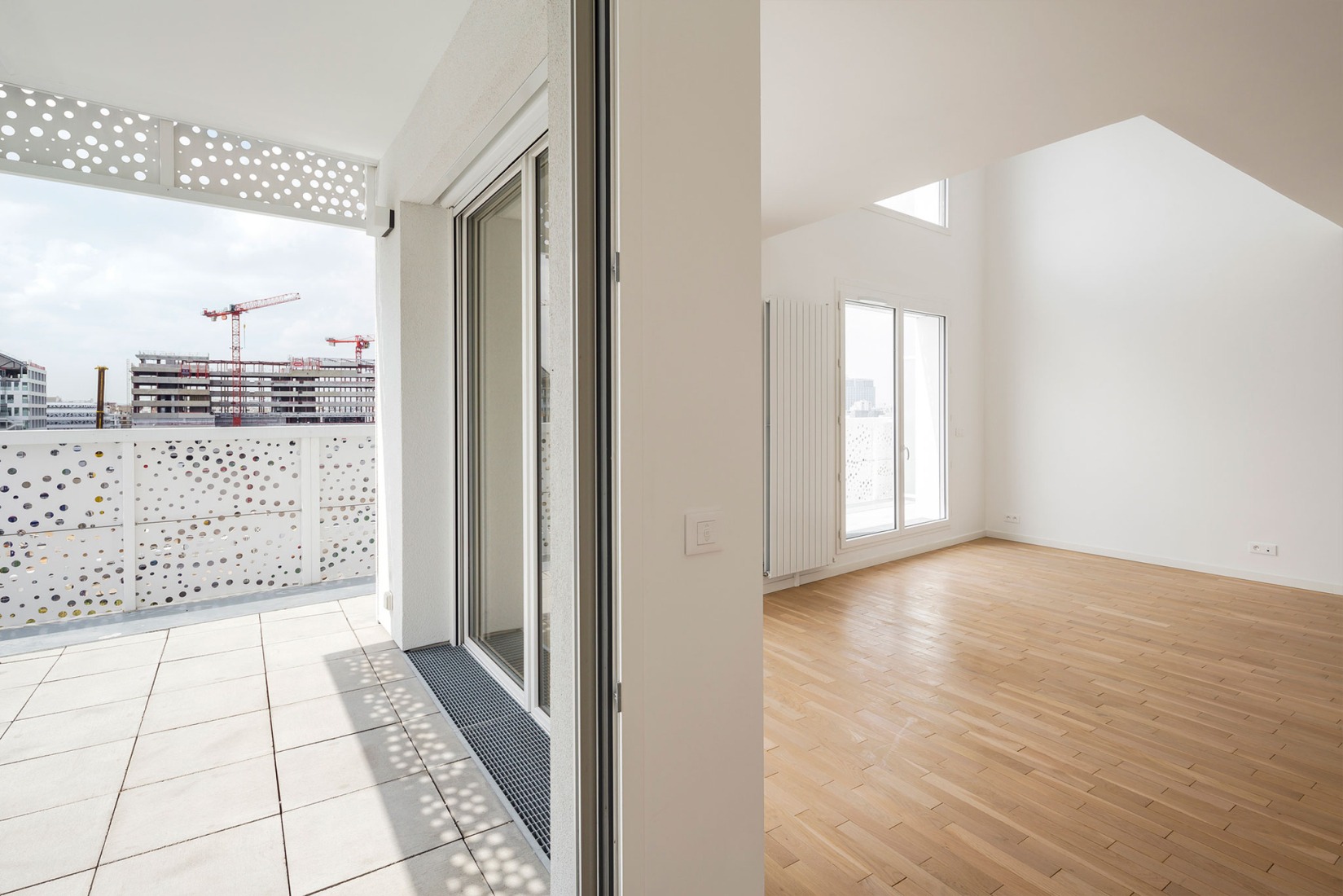 145 Housing Units by Gausa Raveau Actarquitectura + Avenier Cornejo Architectes. Photograph by Sergio Grazia.