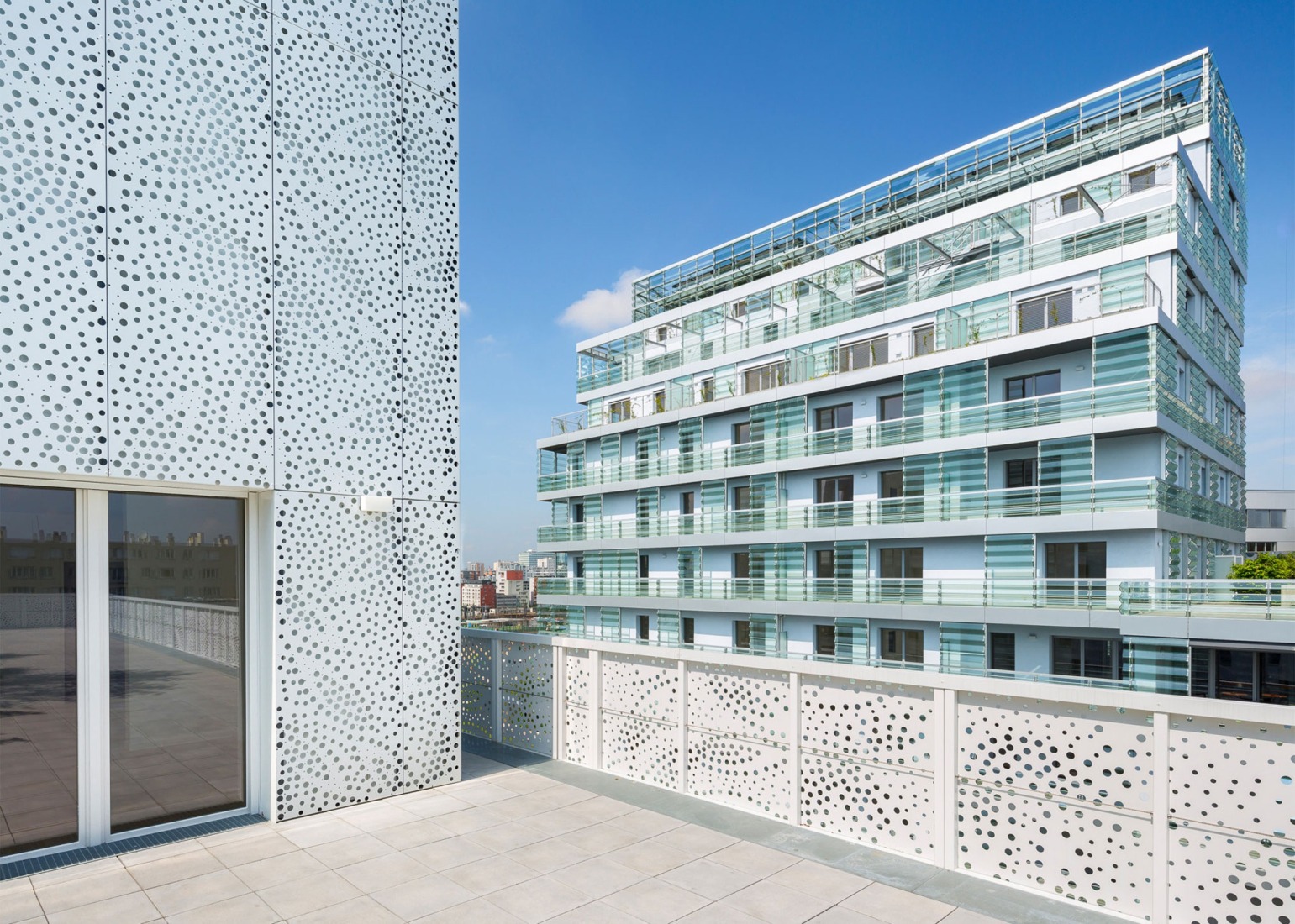 145 Housing Units by Gausa Raveau Actarquitectura + Avenier Cornejo Architectes. Photograph by Sergio Grazia.