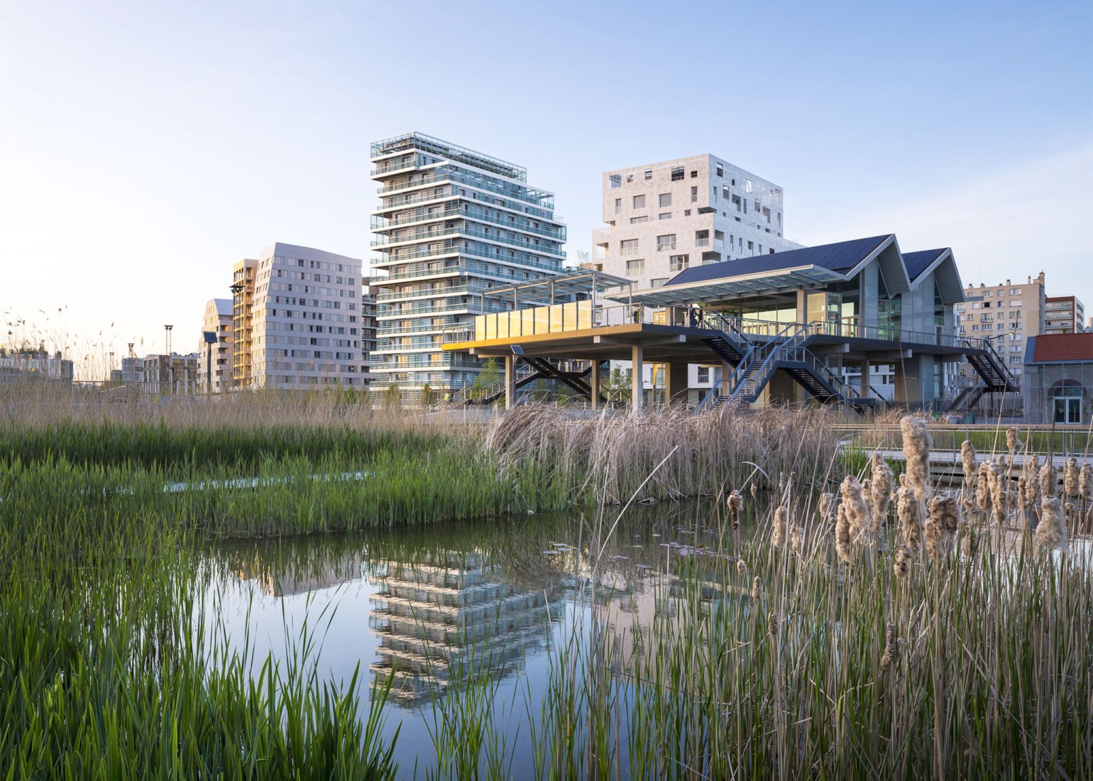 145 Housing Units by Gausa Raveau Actarquitectura + Avenier Cornejo Architectes. Photograph by Sergio Grazia.