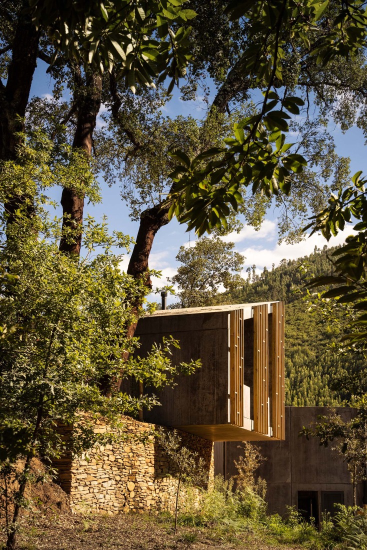 11 habitáculos en el bosque por Summary. Fotografía por Fernando Guerra | FG+SG. 11 habitáculos en el bosque por Summary. Fotografía por Fernando Guerra | FG+SG.