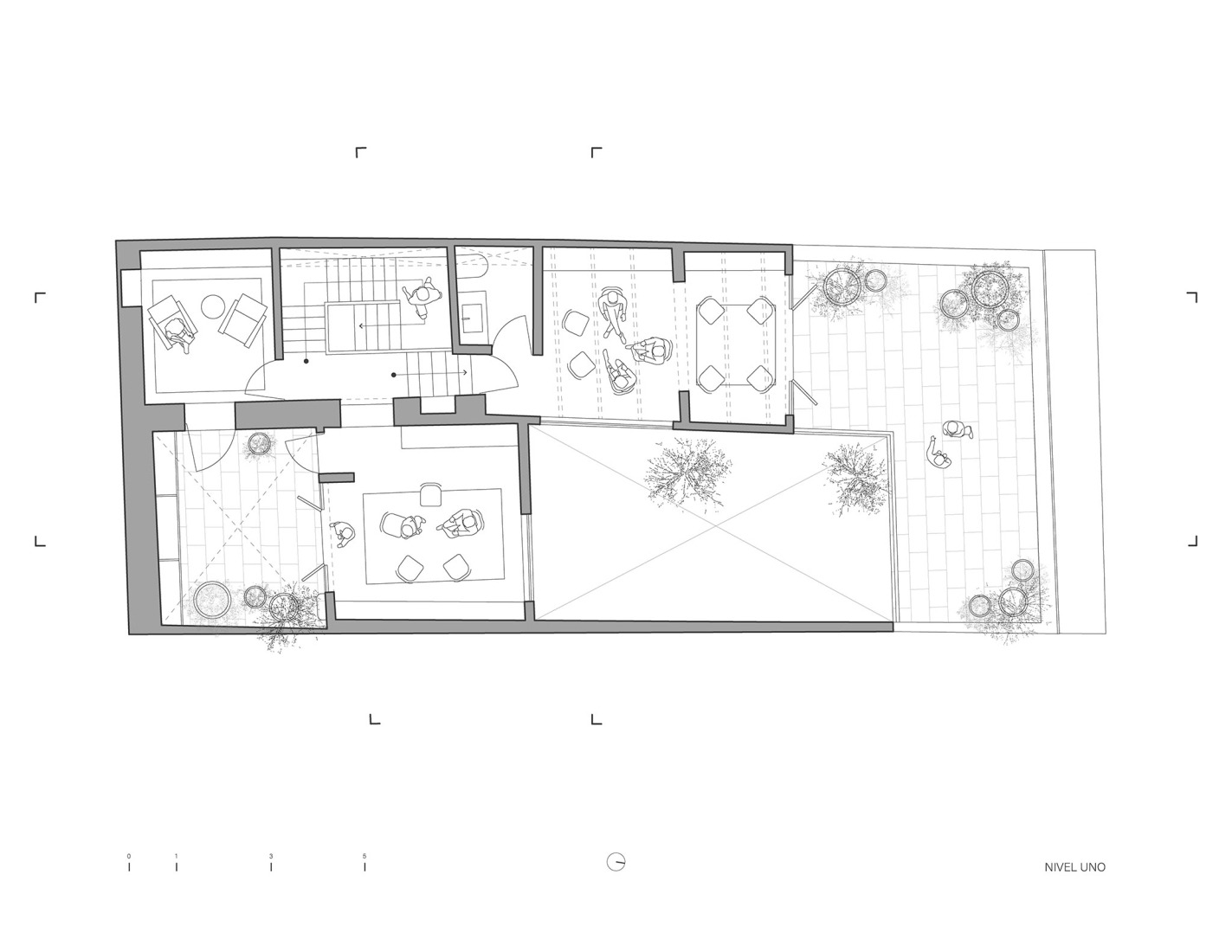 Plano de primera planta. Centro Comunitario LGBTQ+ Casa de Rubén por Intersticial Arquitectura.