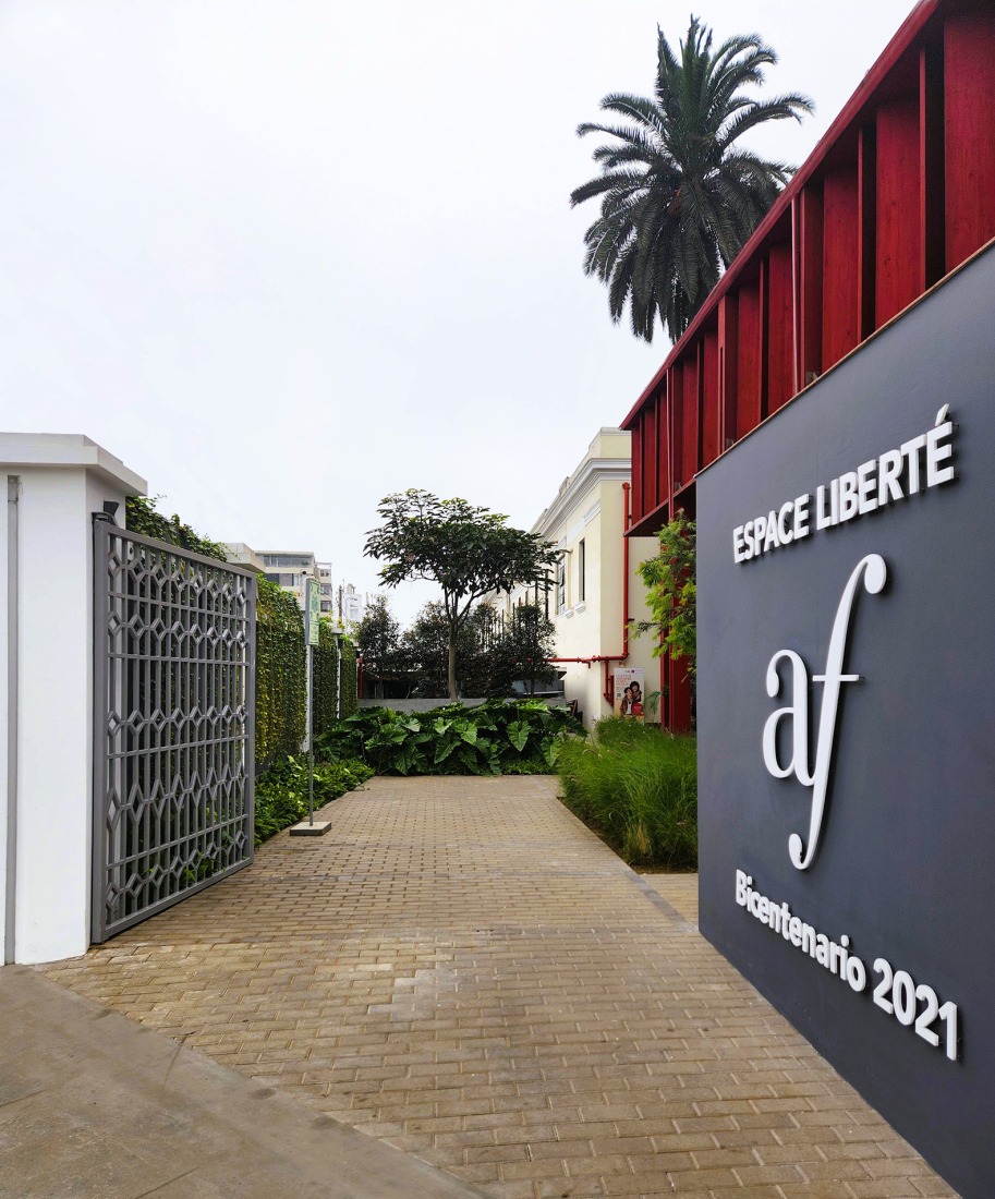 “Espacio Libertad” - Alliance Française of Miraflores by K+M. Photograph by Renzo Rebagliati.