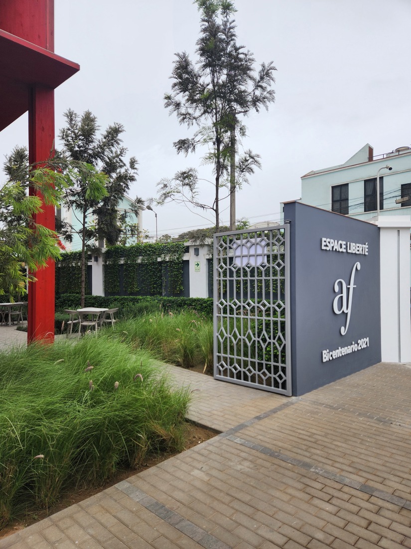 “Espacio Libertad” - Alliance Française of Miraflores by K+M. Photograph by Renzo Rebagliati.