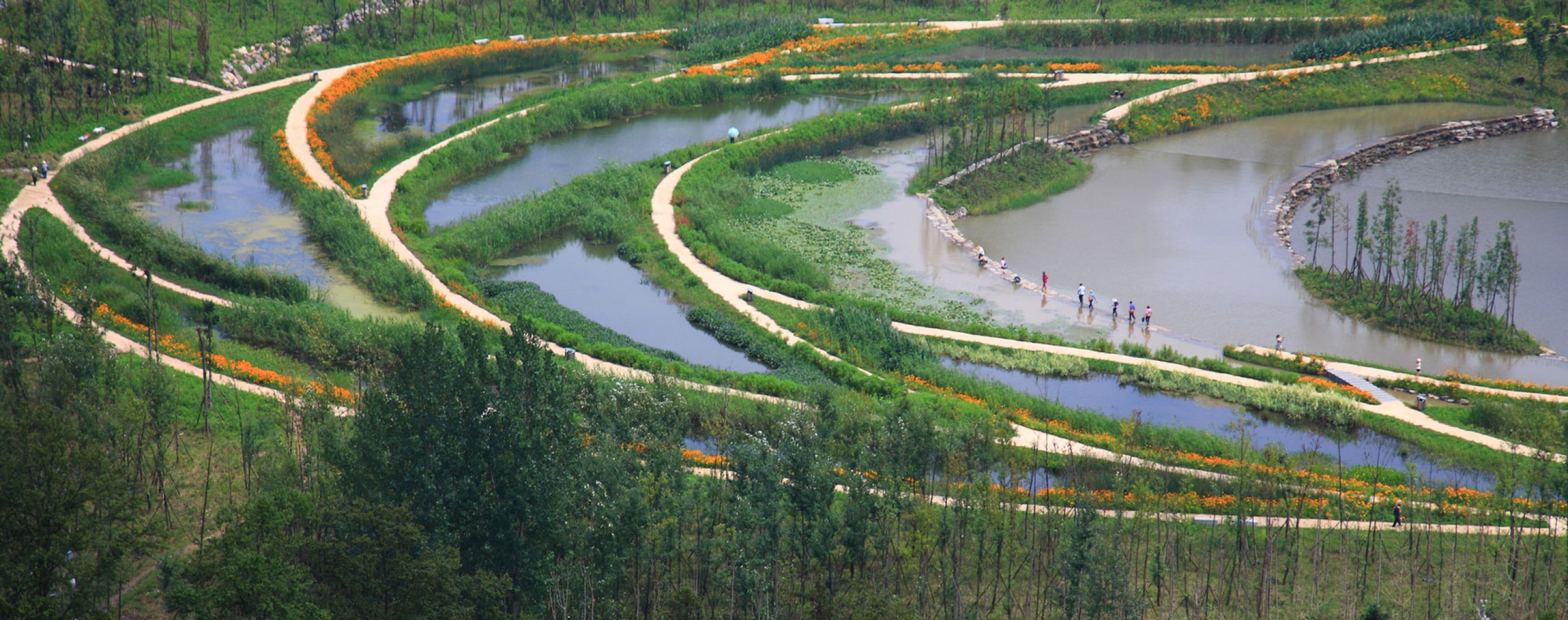 Parque de humedales Liupanshui Minghu por Turenscape. Fotografía por Kongjian YU. 