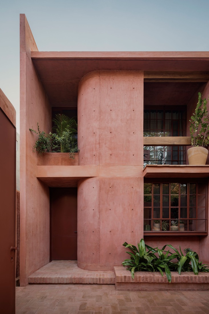 Red House by Ángel García Arquitectura. Photograph by César Béjar Studio.