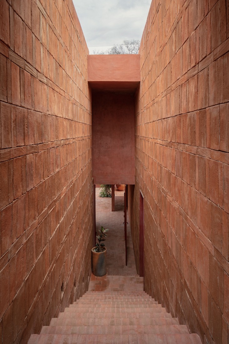 Red House by Ángel García Arquitectura. Photograph by César Béjar Studio.