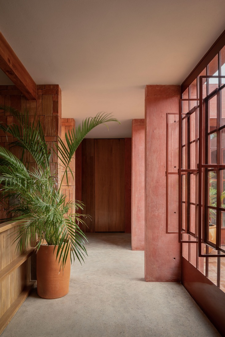 Red House by Ángel García Arquitectura. Photograph by César Béjar Studio.