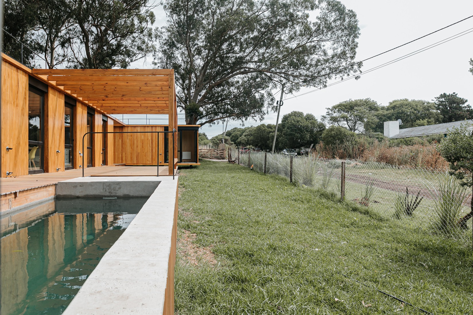 Casa de veraneo en Chapadmalal por Estudio Borrachia. Fotografía por Adrián Rios.