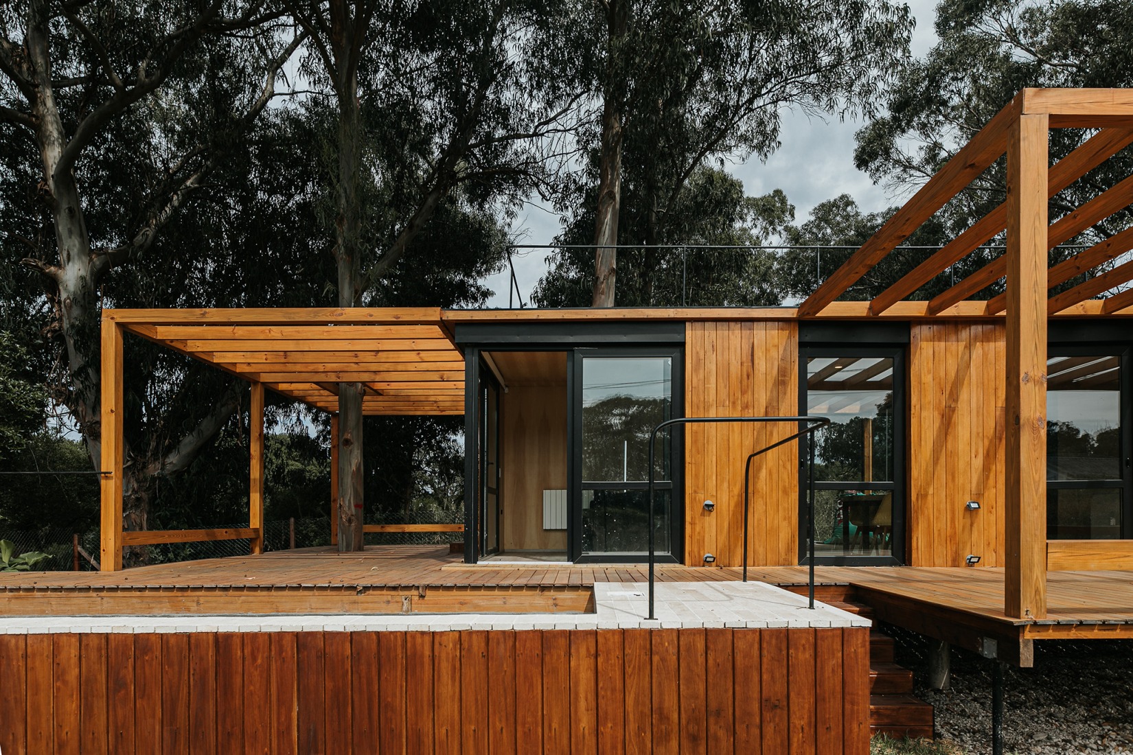 Casa de veraneo en Chapadmalal por Estudio Borrachia. Fotografía por Adrián Rios.