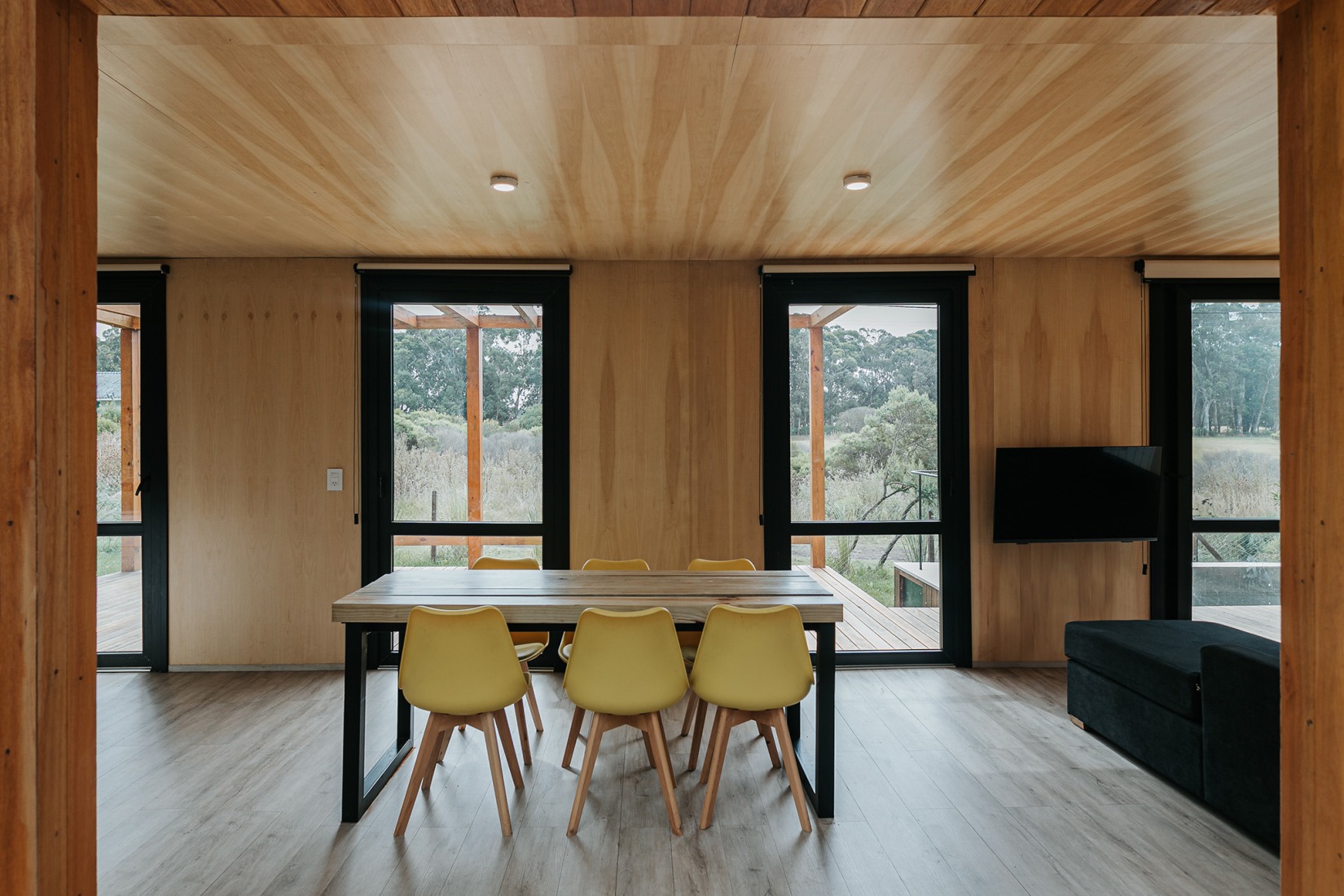 Casa de veraneo en Chapadmalal por Estudio Borrachia. Fotografía por Adrián Rios.