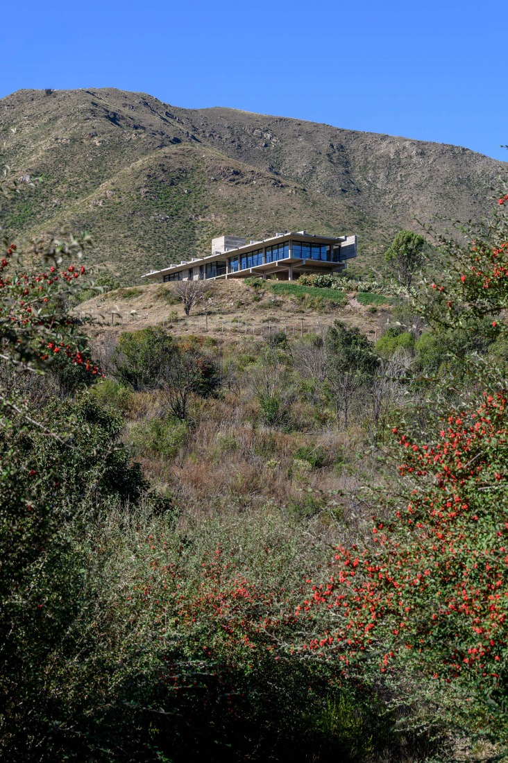 Casa en el Dragón por Cristián Nanzer. Fotografía por Gonzalo Viramonte.