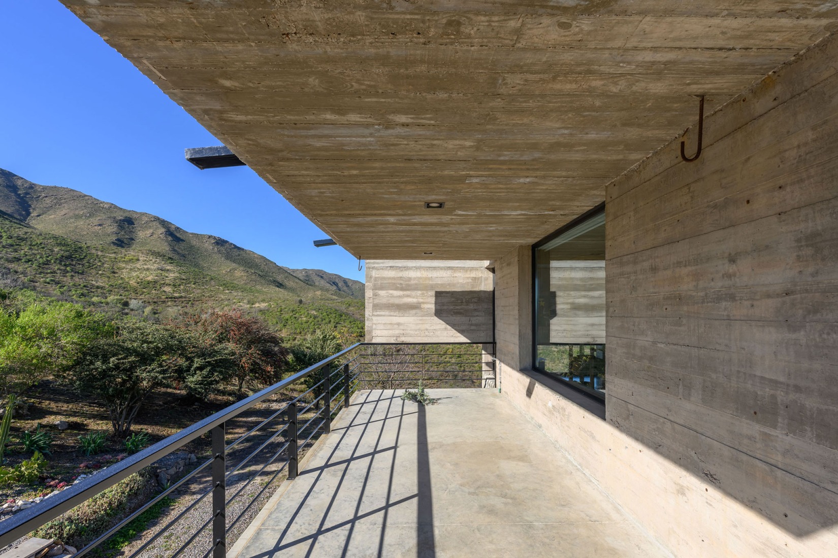 Casa en el Dragón por Cristián Nanzer. Fotografía por Gonzalo Viramonte.