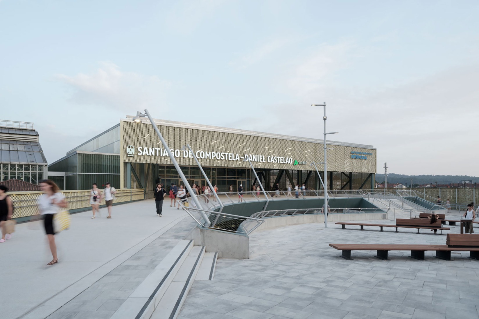 Train station and pedestrian walkway by estudioHerreros. Photography by Luis Díaz Díaz.