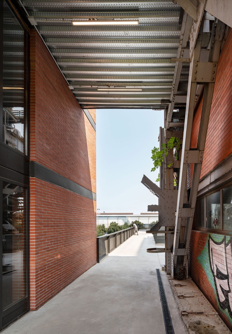 Acceso y Urbanización en el B.I.C. Horno Alto Nº1 de Sestao por Garitano Arquitectura. Fotografía por José Manuel Cutillas.
