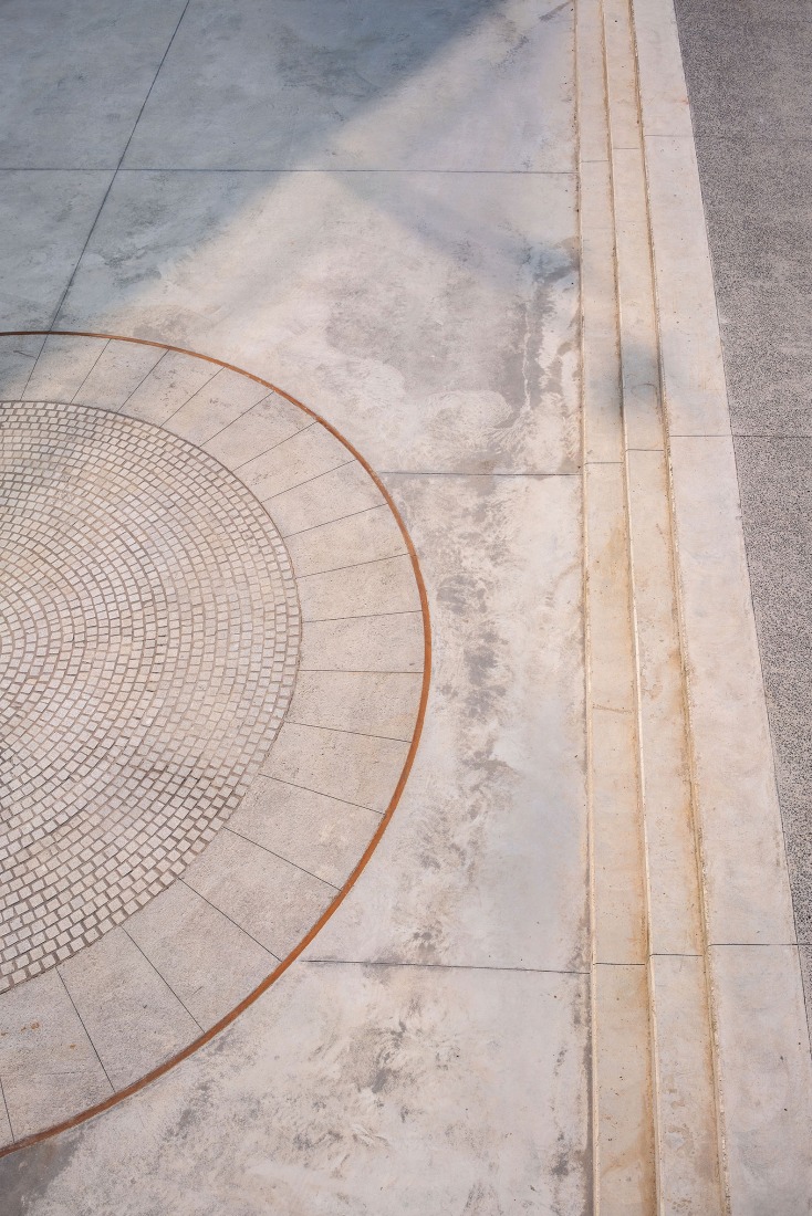 Acceso y Urbanización en el B.I.C. Horno Alto Nº1 de Sestao por Garitano Arquitectura. Fotografía por José Manuel Cutillas.