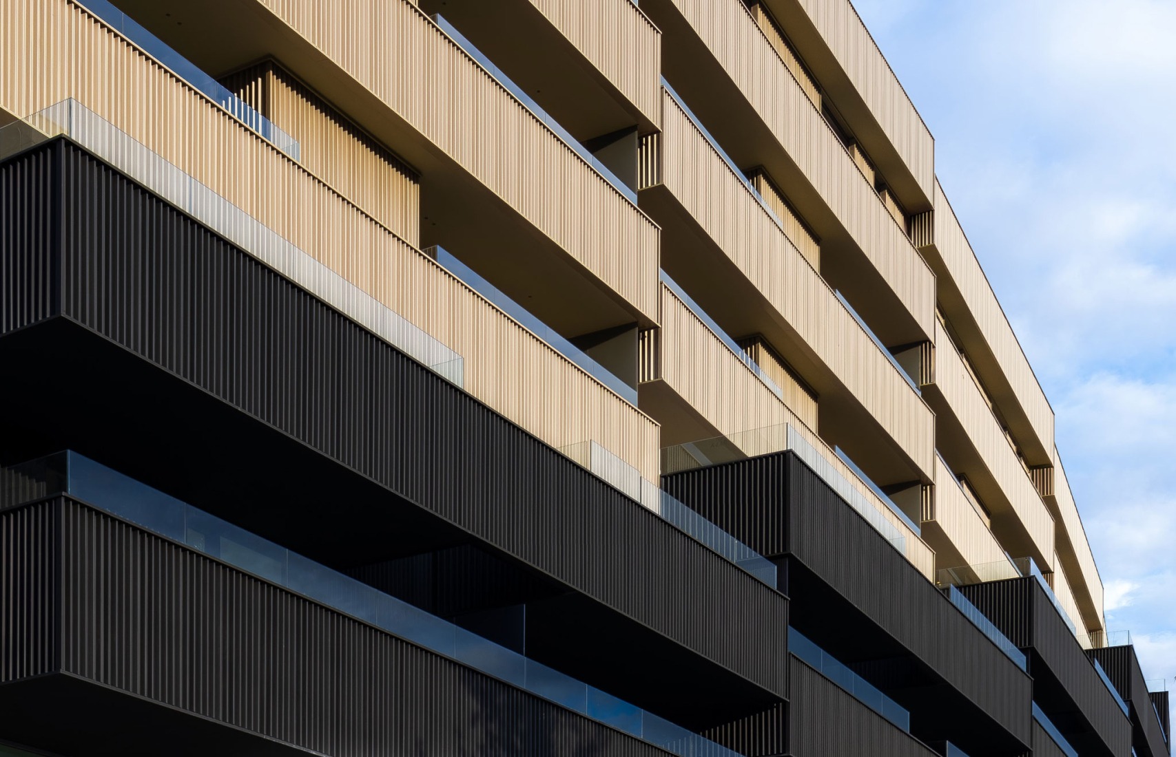 58 social housing units by GVG Estudio + MOEST. Photograph by Rubén P. Bescós