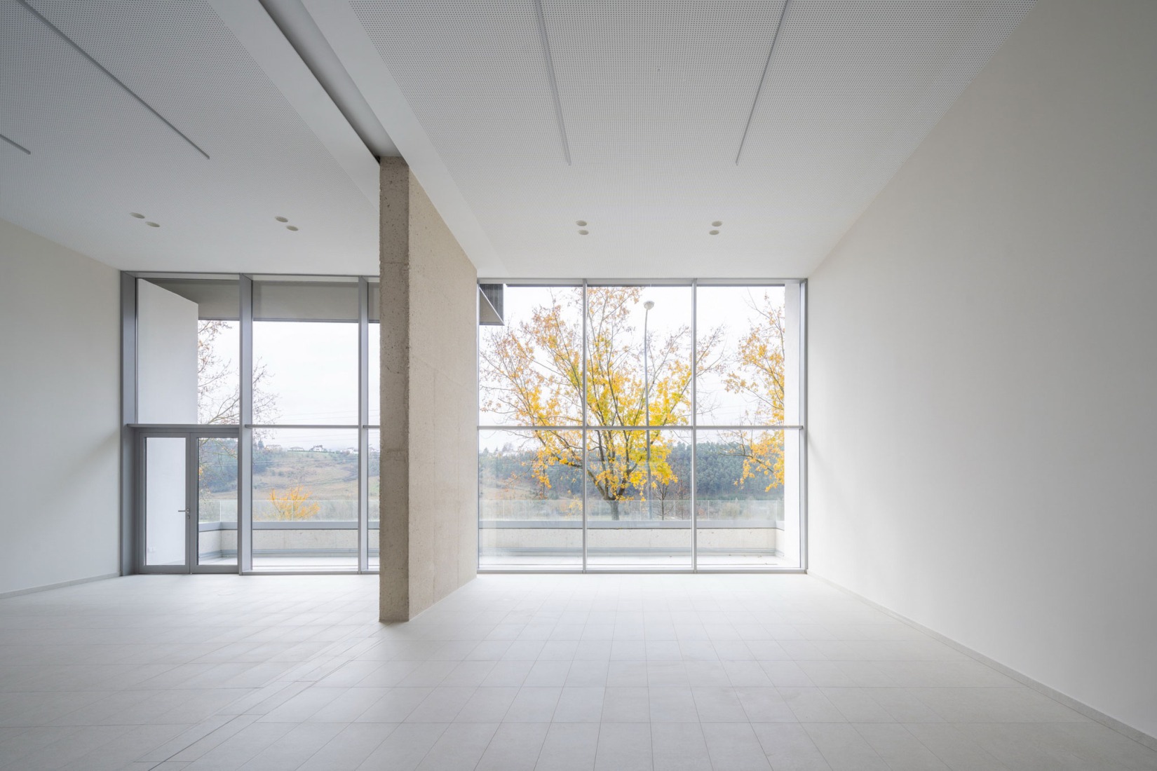 58 social housing units by GVG Estudio + MOEST. Photograph by Rubén P. Bescós