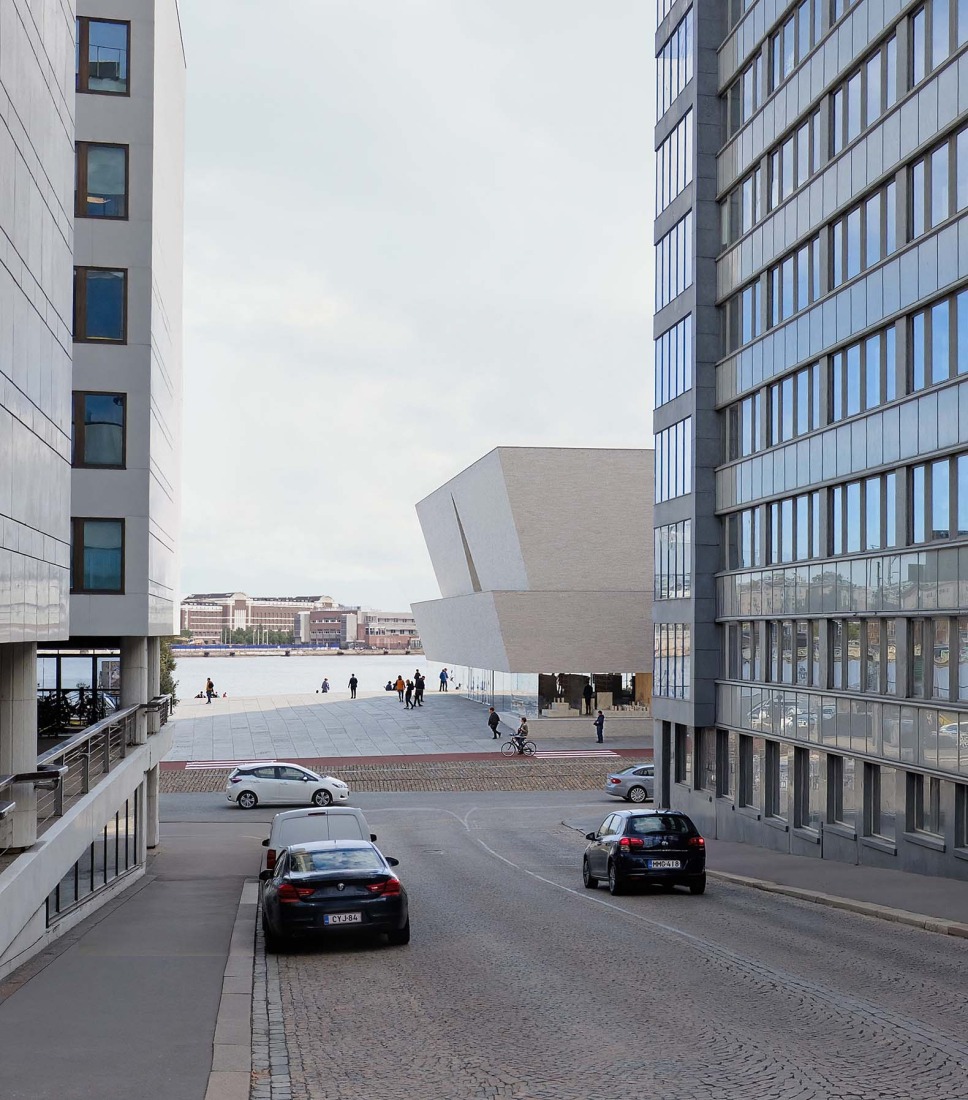 Vista desde Eteläinen Makasinkatu. Nuevo Museo de Arquitectura y Diseño de Helsinki. Proyecto ganador: Kumma, por JKMM Architects. Visualización por MIR y JKMM Architects.