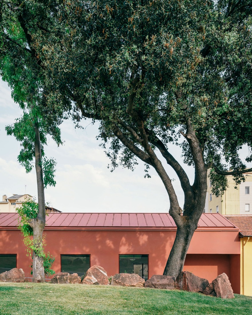 Academy of Fine Arts “M.Sironi” by Studio Associato di Architettura LERUA. Photography by Aldo Amoretti.
