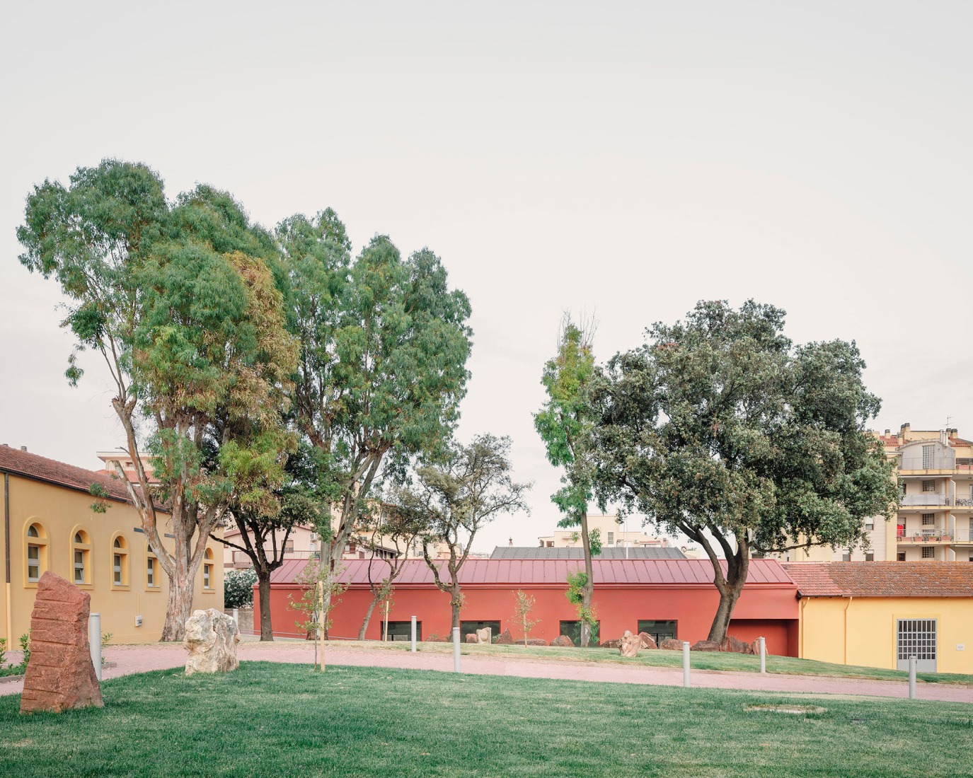 Academy of Fine Arts “M.Sironi” by Studio Associato di Architettura LERUA. Photography by Aldo Amoretti.