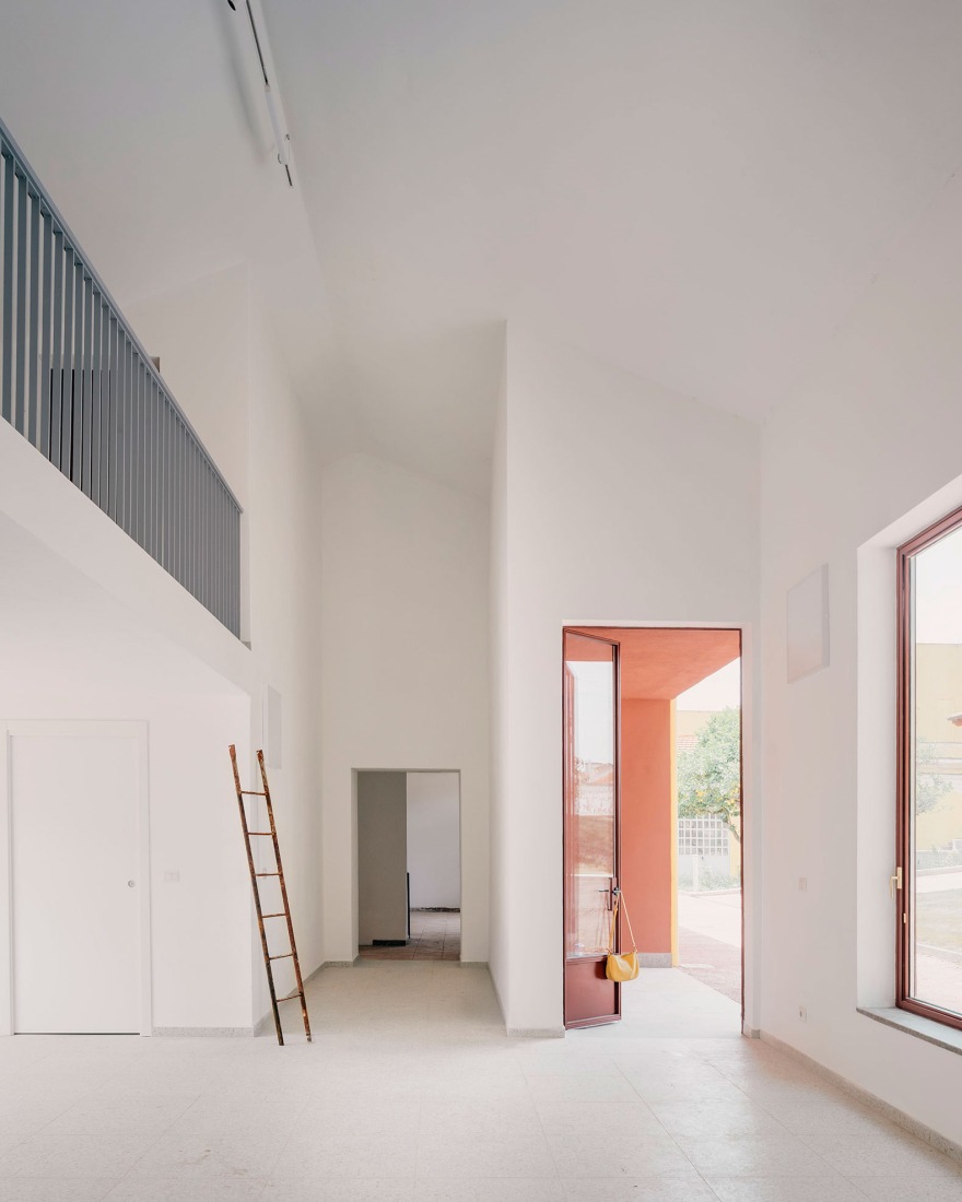Academy of Fine Arts “M.Sironi” by Studio Associato di Architettura LERUA. Photography by Aldo Amoretti.