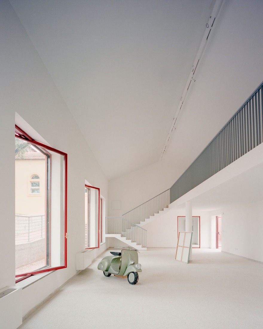 Academy of Fine Arts “M.Sironi” by Studio Associato di Architettura LERUA. Photography by Aldo Amoretti.