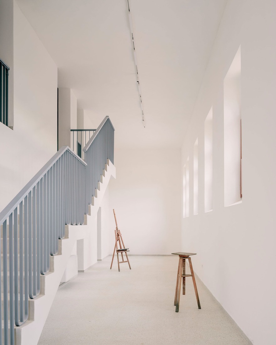 Academy of Fine Arts “M.Sironi” by Studio Associato di Architettura LERUA. Photography by Aldo Amoretti.