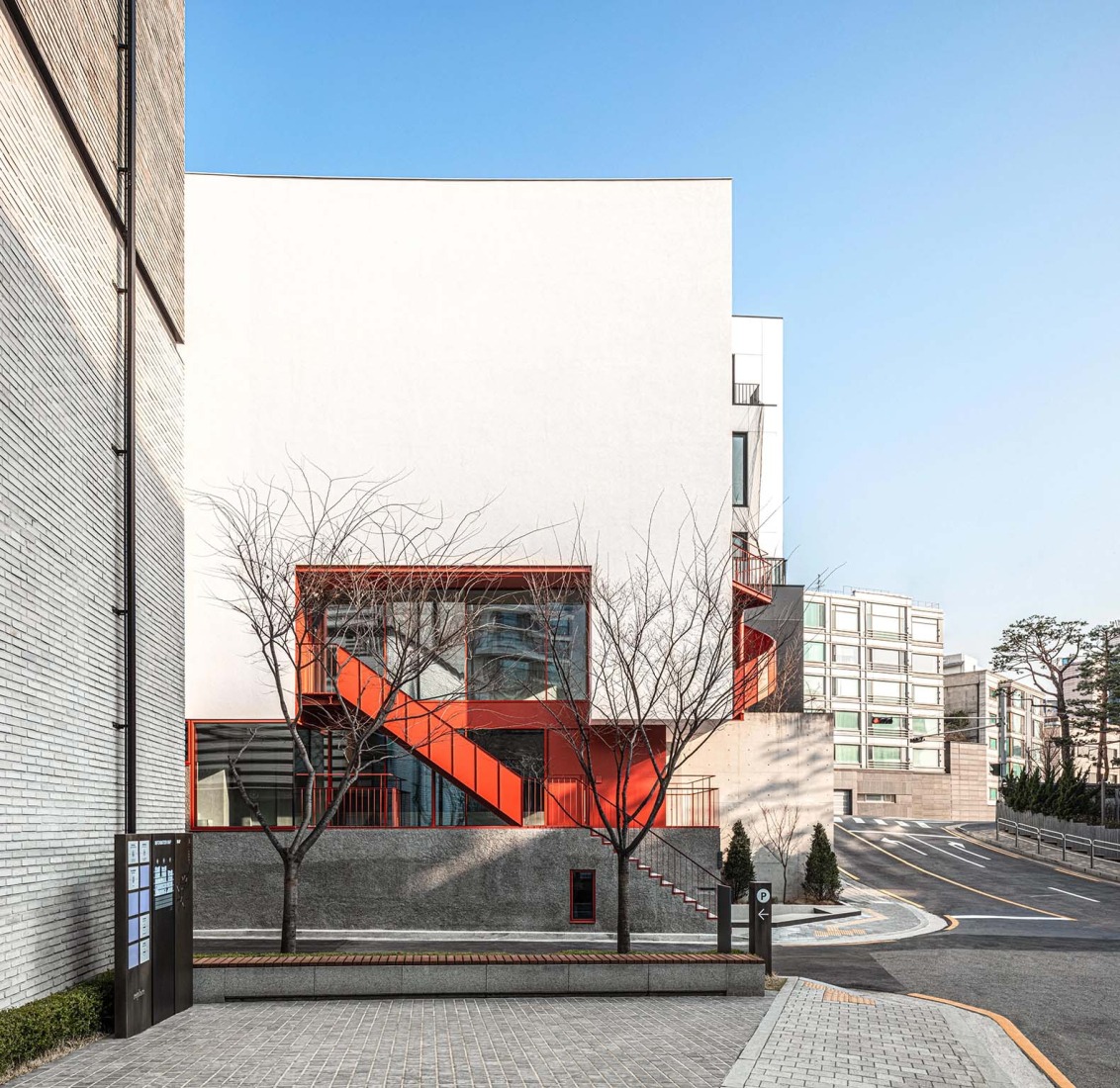 Hannam Place by One O One Architects. Photograph by Jang Mi.
