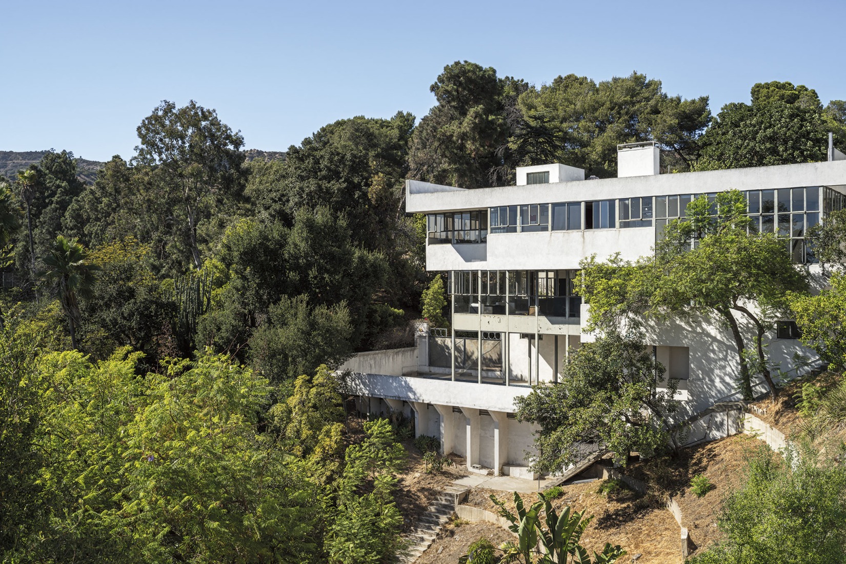 «Richard Neutra and the Making of the Lovell Health House, 1925–35» por Edward Dinendberg. Fotografía por Grant Mudford.