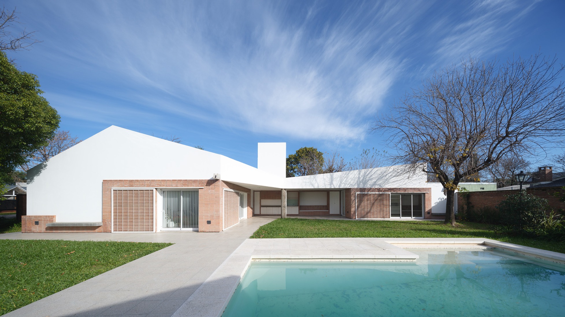 Reforma y ampliación de una casa de fin de semana por Estudio qo + TAF. Fotografía por Javier Agustín Rojas.