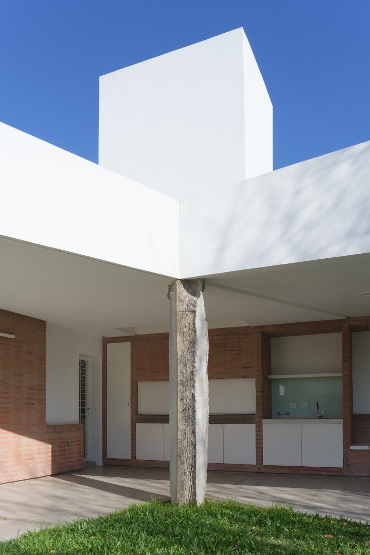 Reforma y ampliación de una casa de fin de semana por Estudio qo + TAF. Fotografía por Javier Agustín Rojas.