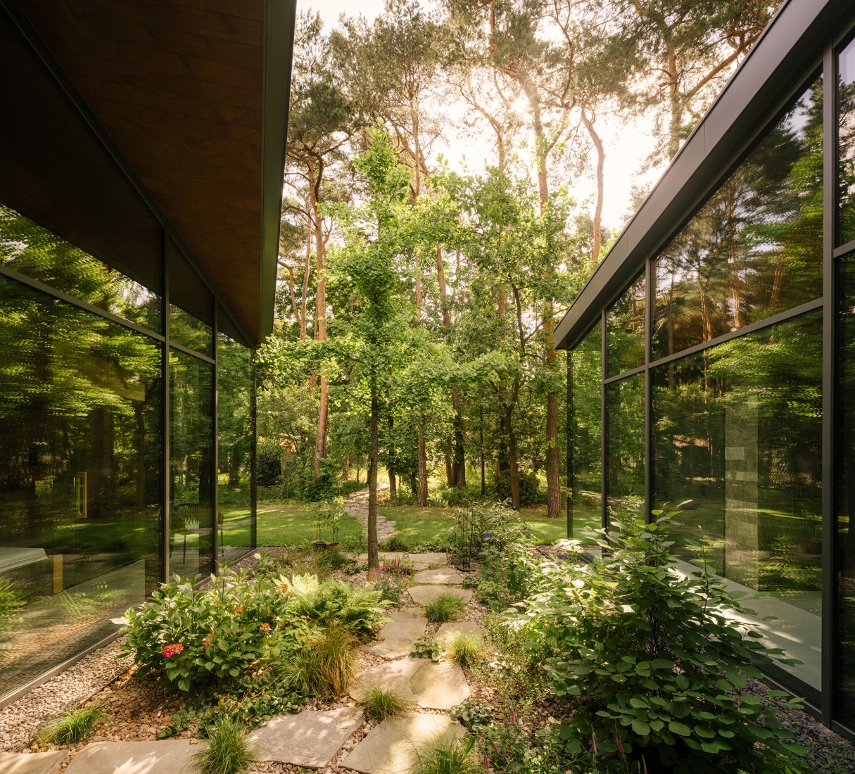 La Casa de los Viajeros por Wojciech Kotecki y Katarzyna Mach. Fotografía por Nate Cook.
